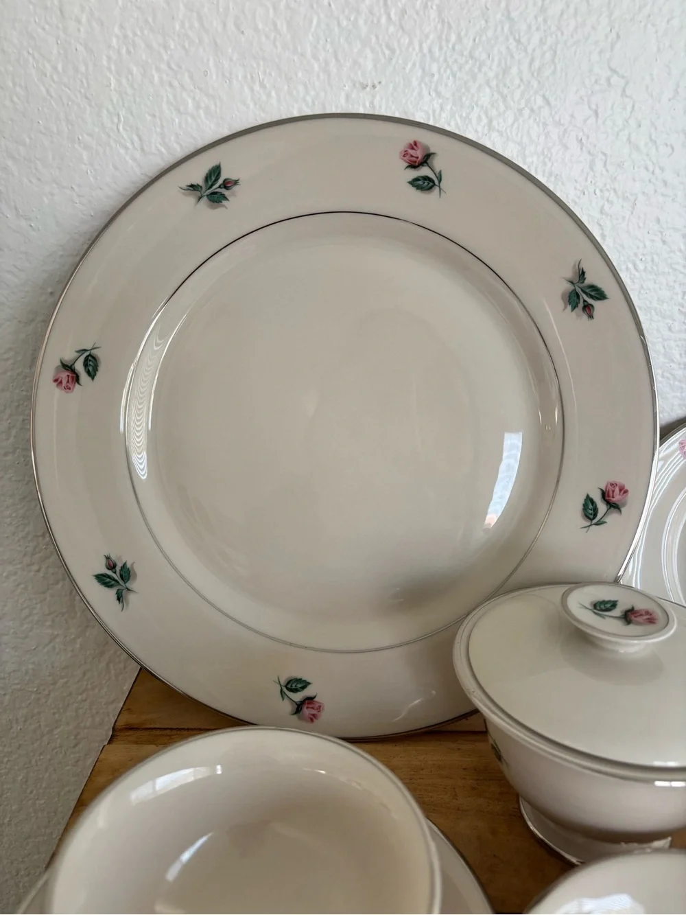 Vintage Fleetwood China Sweetheart Rosebud 22Pc Dinnerware Set Platinum Trim MCM